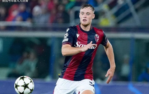 3000万中卫引发多家豪门哄抢，大黑马主帅怎么考虑转会问题？