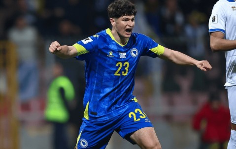 2-1，27岁德甲悍将发威：助世界第74掀翻领头羊，2连胜升至第一