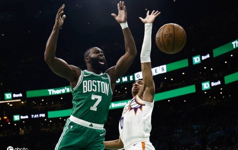 布朗31分塔图姆23+8+8 布克37分太阳不敌绿军吞5连败