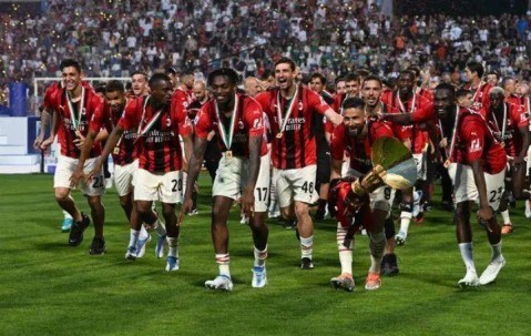 熬出头了！那不勒斯“梅开三度”，意甲冠军这饼终于啃上了！