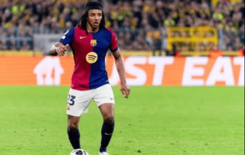 皇马三度遭巴萨绝杀暴怒！VAR取消点球+加时争议，西甲争冠悬念待解，安帅帅位危矣？