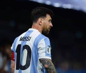 梅西上限是46冠和8金球奖！下限是33次小组赛全出线！