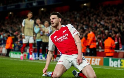 阿森纳核心爆发！史诗任意球震撼众生，队友+教练惊叹不已