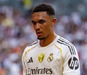 阿诺德登场，卡瓦哈尔伤愈复出，谁将成为皇马首发主力？