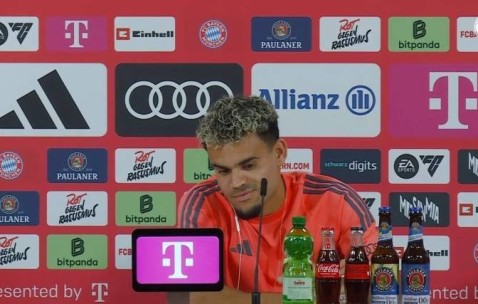 迪亚斯：来之前跟维尔茨聊过，他说慕尼黑很棒&amp;德甲对抗很激烈