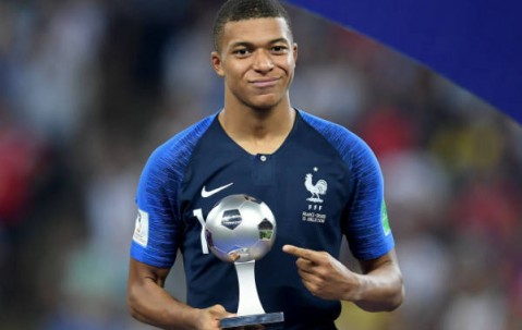 欧冠崩盘预警！维尼修斯挑衅+姆巴佩27球神锋恐缺席，皇马4巨星恐遭欧足联重罚！